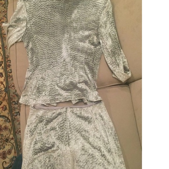 Silver two piece - Picture 2 of 7